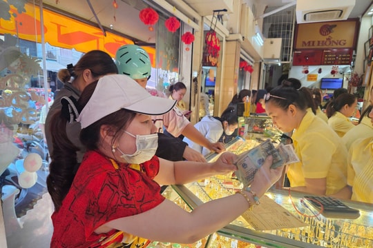 Giá vàng chiều nay 9/8/2025: Giá vàng trong nước và thế giới ở mức cao nhưng quá nhiều rủi ro đầu tư