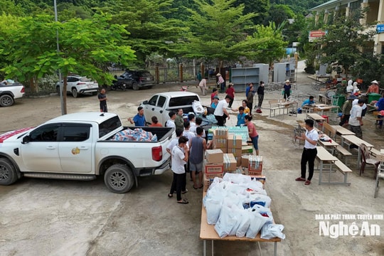 Chủ tịch UBND tỉnh Nghệ An chỉ đạo bảo đảm học sinh vùng lũ được đến trường đúng ngày khai giảng