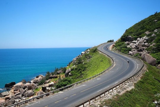 Thủ tướng chỉ đạo đẩy nhanh tiến độ xây dựng hệ thống đường bộ ven biển