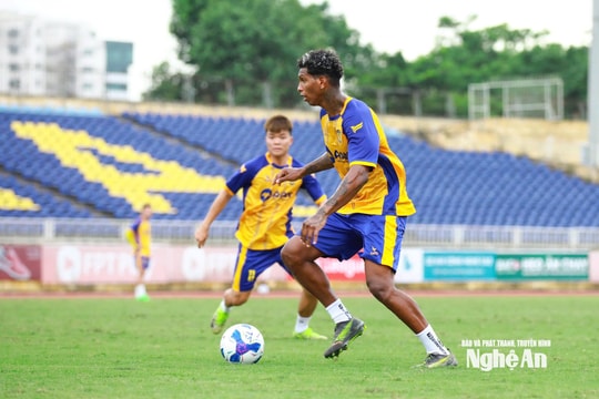 Thấy gì ở tân binh Carlos Enrique sau thời gian ngắn tập luyện cùng Sông Lam Nghệ An?