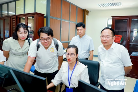 Đoàn công tác Bộ Khoa học và Công nghệ kiểm tra việc cung cấp, giải quyết thủ tục hành chính, dịch vụ công trực tuyến tại phường Thành Vinh, tỉnh Nghệ An