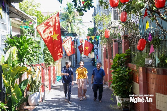 Sắc thắm những đường cờ chào mừng Đại hội Đảng các cấp và 80 năm Quốc khánh 2/9