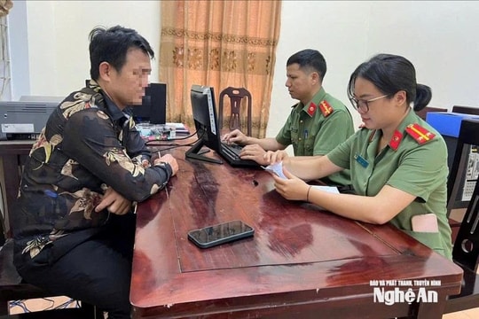 Công an xã Tương Dương xử phạt đối tượng đăng tin sai sự thật về một trưởng bản trên mạng xã hội