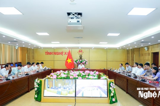 Thủ tướng kết nối trực tuyến với lãnh đạo xã ở Nghệ An nghe đề xuất giải pháp phát triển vùng dân tộc thiểu số, miền núi