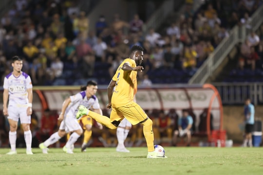 Sông Lam Nghệ An gặp PVF-CAND: Đầu xuôi đuôi lọt