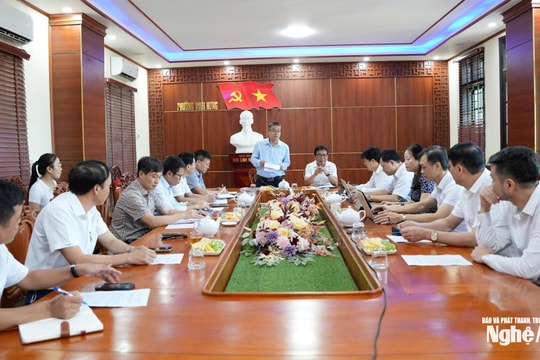 Đoàn kiểm tra Bộ Giáo dục và Đào tạo làm việc với chính quyền phường Vinh Hưng