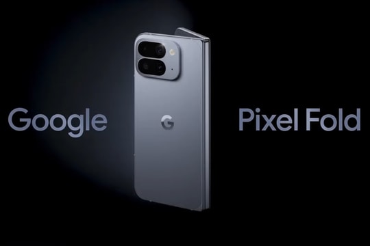Google Pixel 10 Pro Fold lại nhẹ nhàng 'cà khịa' iPhone