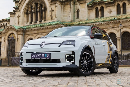 Renault 5 E-Tech Electric được vinh danh 'Xe của năm 2025'