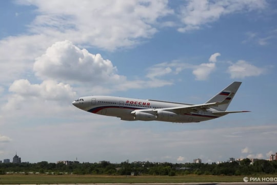 Chuyến bay đặc biệt Il-96 của Nga đã hạ cánh xuống Alaska
