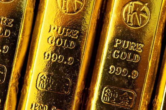 Giá vàng thế giới sáng 16/8: Giảm nhẹ sau báo cáo doanh số bán lẻ Mỹ