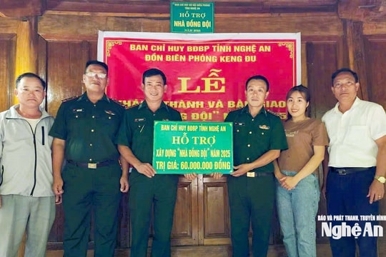 Bàn giao 'Nhà đồng đội' cho gia đình quân nhân có hoàn cảnh khó khăn