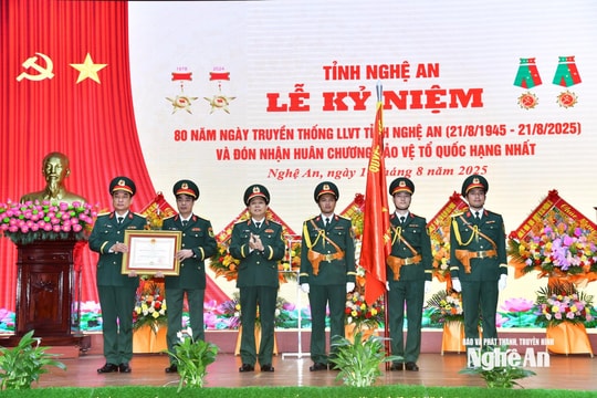 Nghệ An kỷ niệm 80 năm ngày truyền thống lực lượng vũ trang tỉnh và đón nhận Huân chương Bảo vệ Tổ quốc hạng Nhất