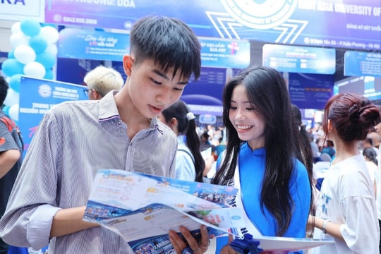 Tuyển sinh đại học 2025: Khi ảo nhiều hơn thật