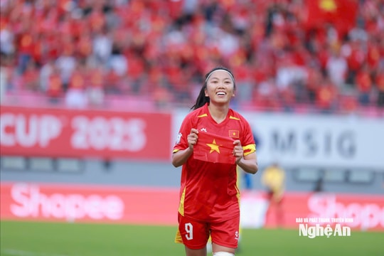 Tiền đạo Huỳnh Như: 'Bàn thắng này dành tặng người hâm mộ cả nước'