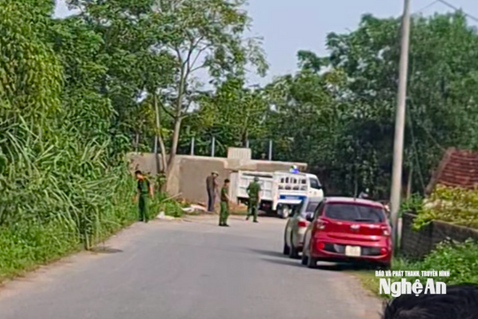 Phát hiện 2 thi thể đang phân hủy dưới mương nước ở Nghệ An