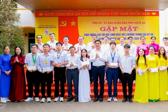 Đạt 2 Huy chương Vàng Vật lý, nam sinh Nghệ An được khen thưởng 257 triệu đồng