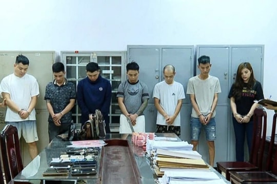 Bắt vợ chồng 9x cầm đầu đường dây 'tín dụng đen'