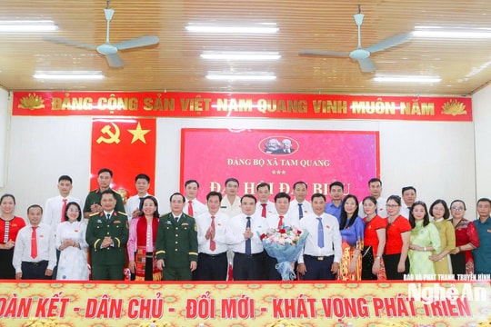 Phó Chủ tịch UBND tỉnh Nghệ An Phùng Thành Vinh dự và chỉ đạo Đại hội đại biểu Đảng bộ xã Tam Quang