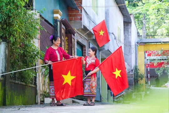 Vui Tết Độc lập nơi lũ dữ đi qua