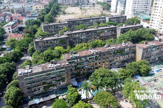 Cận cảnh chung cư 50 năm tuổi xuống cấp trầm trọng ở Nghệ An