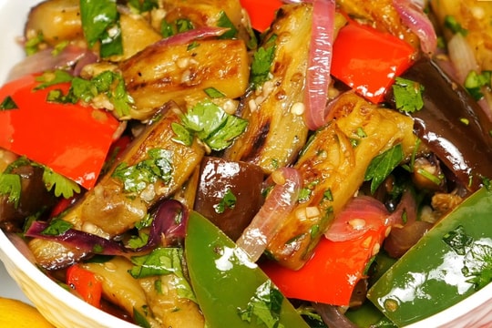 Hướng dẫn nấu ăn: Món cà tím chua cay giúp eo thon, dáng đẹp, da sáng mịn