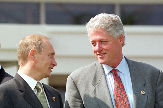 Mỹ tiết lộ tài liệu về việc Clinton sẵn sàng xem xét việc Nga gia nhập NATO