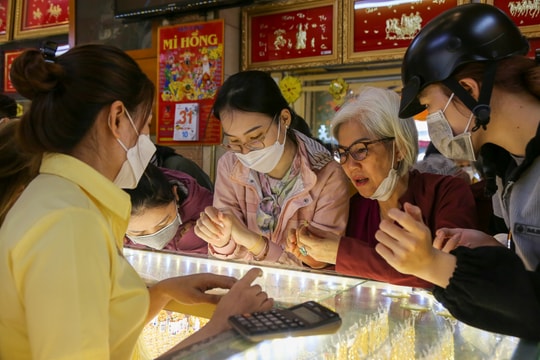 Giá vàng hôm nay 23/8: Giá vàng miếng và vàng nhẫn có đỉnh kỷ lục mới, vàng thế giới tăng nhẹ