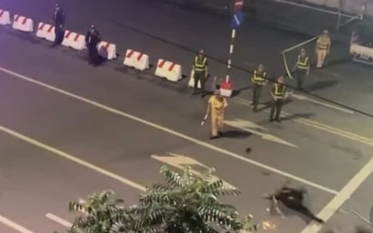 Bắt 2 đối tượng 'thông chốt' đường cấm, tông trọng thương CSCĐ