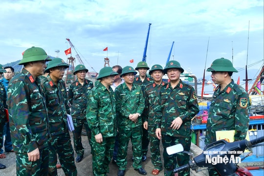 Quân khu 4 kiểm tra công tác chuẩn bị ứng phó bão số 5 trên địa bàn Nghệ An