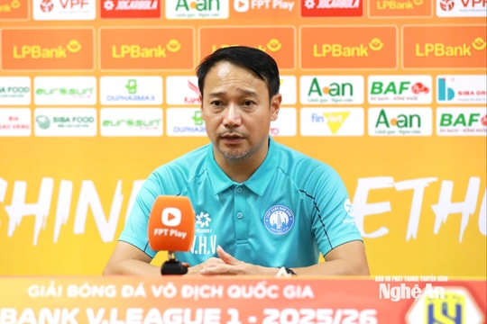 Huấn luyện viên Vũ Hồng Việt thẳng thắn thừa nhận trách nhiệm sau trận thua Sông Lam Nghệ An