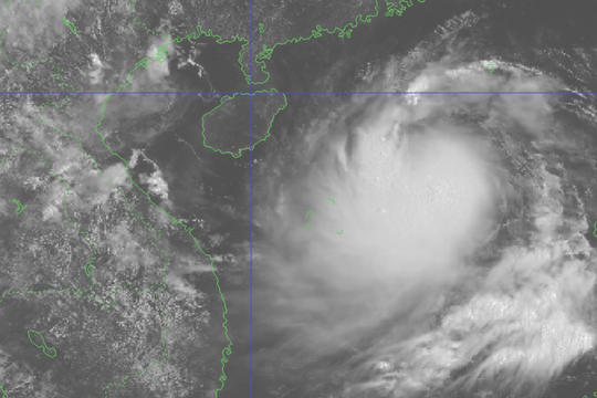 Bão số 5 sẽ gây gió mạnh dần lên cấp 7-9, vùng gần tâm bão cấp 10-12, giật cấp 14-15