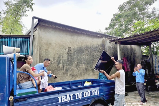 Xóm chài sát sông Lam di dời khẩn cấp tránh bão số 5