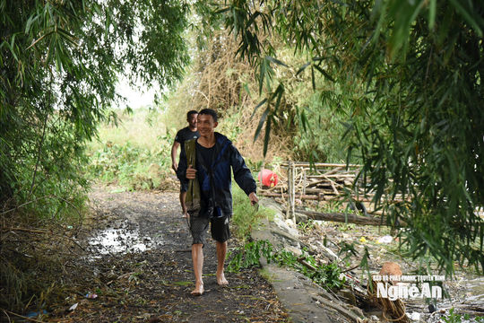 Người dân Hòa Lam mong sớm được tái định cư