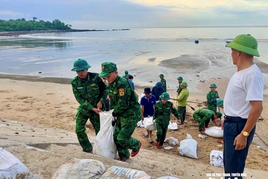 Gần 117.000 cán bộ, chiến sĩ Quân khu 4 sẵn sàng tham gia ứng phó bão số 5