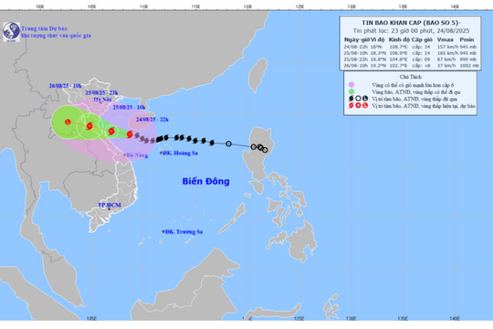 TIN BÃO KHẨN CẤP LÚC 23H00: Bão Kajiki cấp 14, giật cấp 17 'siêu bão' tiến thẳng vào, đất liền Nghệ An có thể hứng gió giật cấp 16