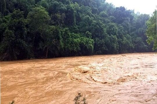 Cảnh báo lũ đang lên trên các sông