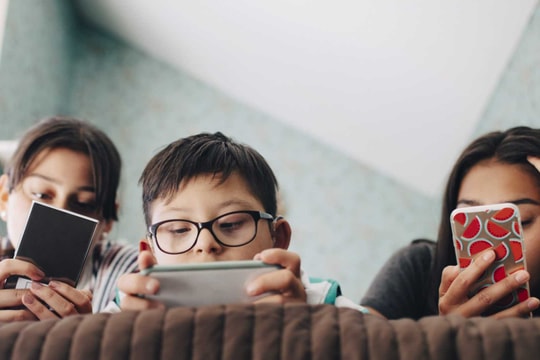 6 cách phụ huynh nên áp dụng để hạn chế trẻ em tiếp xúc với màn hình điện tử