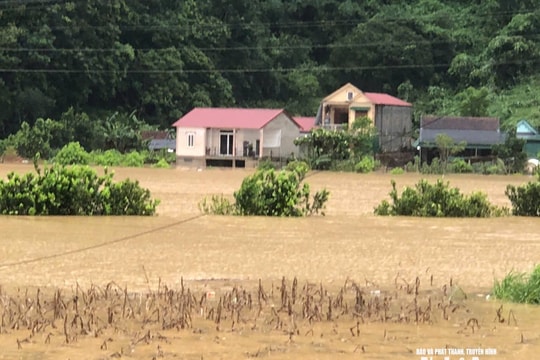 Nhiều hộ dân ở xã Con Cuông tiếp tục bị ngập úng do ảnh hưởng bão số 5