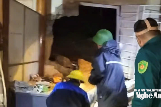 Đá núi sạt lở lăn vào nhà dân ở Mường Xén gây hư hỏng đồ đạc, phải di dời khẩn cấp