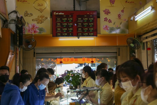 Giá vàng chiều nay 27/8/2025: Tăng lên 128 triệu, giảm nhẹ chiều mua