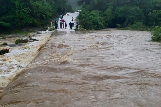 CẢNH BÁO: Lũ quét, sạt lở đất, sụt lún đất do mưa lũ ở Nghệ An