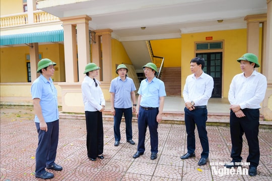 Phó Chủ tịch Thường trực UBND tỉnh Bùi Thanh An kiểm tra công tác khắc phục thiệt hại do bão số 5 tại xã Yên Thành và xã Đông Thành