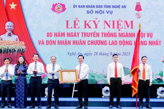 Ngành Nội vụ Nghệ An kỷ niệm 80 năm ngày truyền thống và đón nhận Huân chương Lao động hạng Nhất