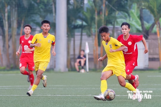 U17 Sông Lam Nghệ An bị U17 PVF-CAND cầm hòa, cổ động viên phản đối gay gắt trọng tài