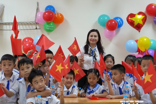 Trường học ở Nghệ An rực rỡ cờ hoa chào đón học sinh trong ngày tựu trường