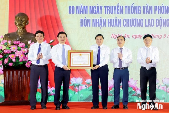 Văn phòng UBND tỉnh Nghệ An kỷ niệm 80 năm ngày truyền thống, vinh dự đón nhận Huân chương Lao động hạng Nhất (lần thứ hai)