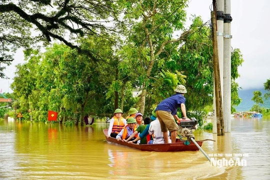 Xã Tân Kỳ sơ tán hàng trăm hộ dân khỏi vùng ngập lụt