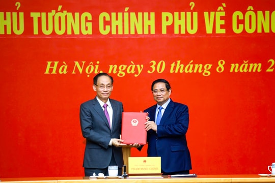 Thủ tướng Phạm Minh Chính trao quyết định giao quyền Bộ trưởng Bộ Ngoại giao