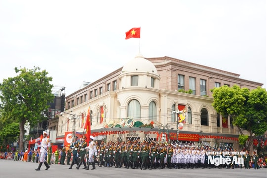 Những bước chân của niềm tự hào