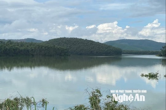 Nghệ An có 27 hồ chứa ở mức báo động 1, mực nước lòng hồ đã vượt qua tràn